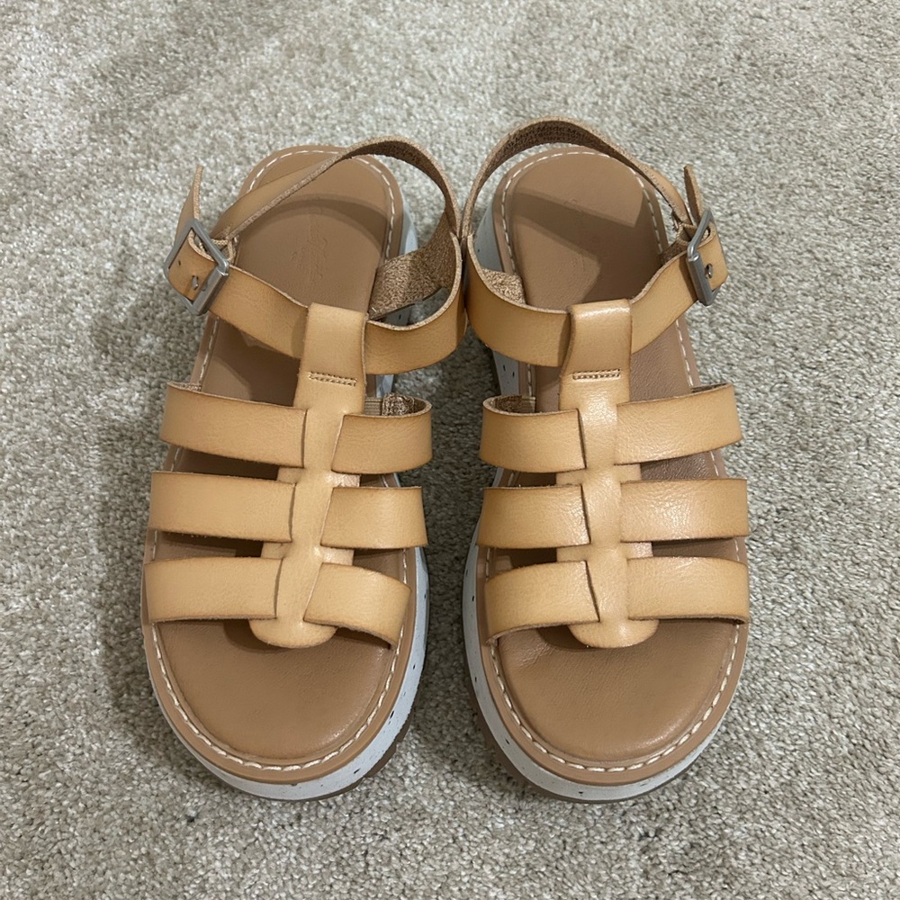 Universal Thread Platform Sandals - Picture 2 of 6